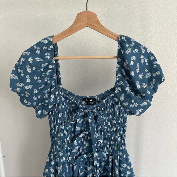 Francesca’s Cara Smocked Bow Front Tiered Midi Dress Blue Floral - Picture 4 of 6